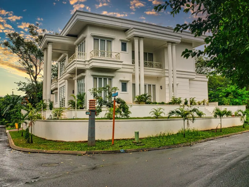Rumah Klasik 2 Lantai Cluster Asri