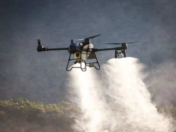Drone Semprot 20 L