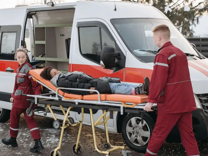 Panduan memilih layanan sewa ambulans 24 jam: 6 pilihan dan bedanya