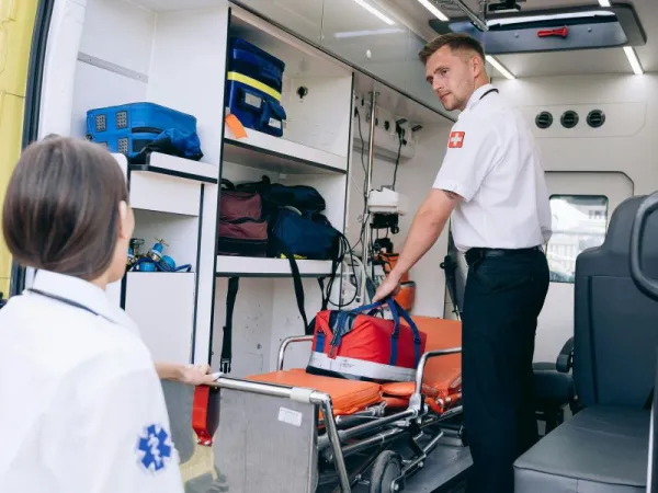 Ambulans + Perawat
