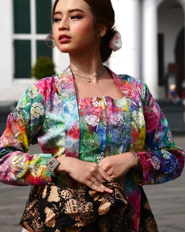 Kebaya Batik Sekar Warna