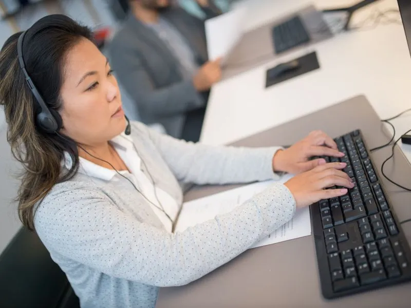 Panduan memilih layanan call center & contact center: 6 pilihan dan bedanya