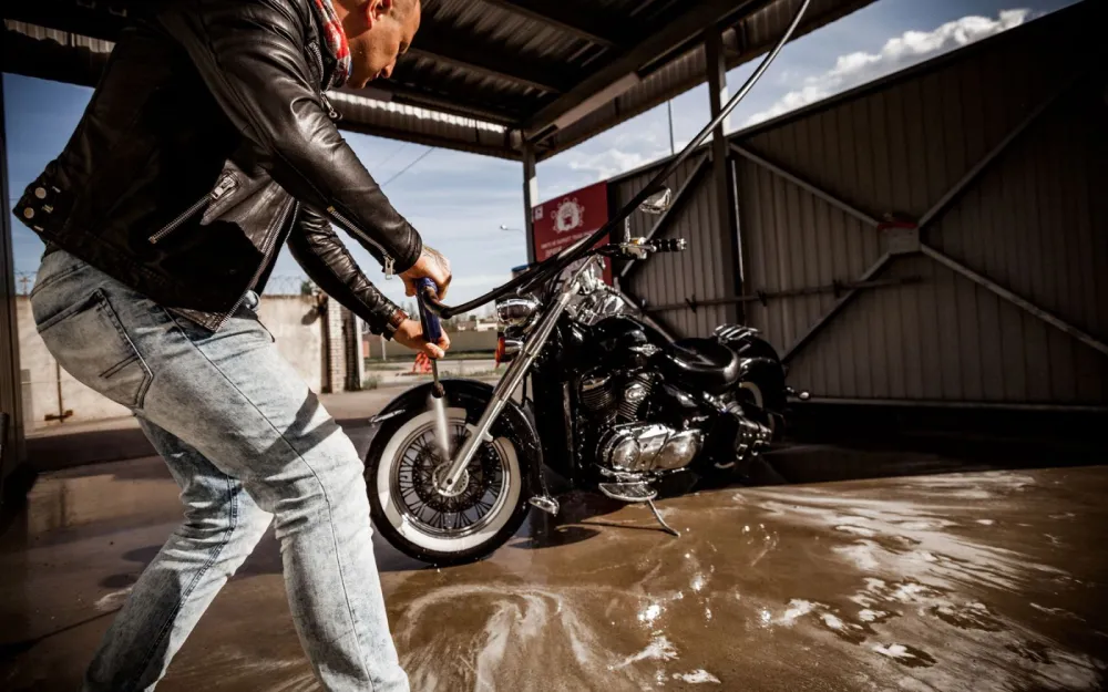 Motor kinclong, antre tidak lama