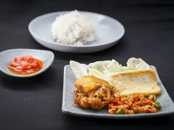 Ayam Penyet Tahu Tempe