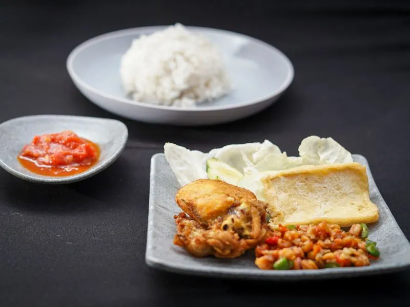 Ayam Penyet Tahu Tempe