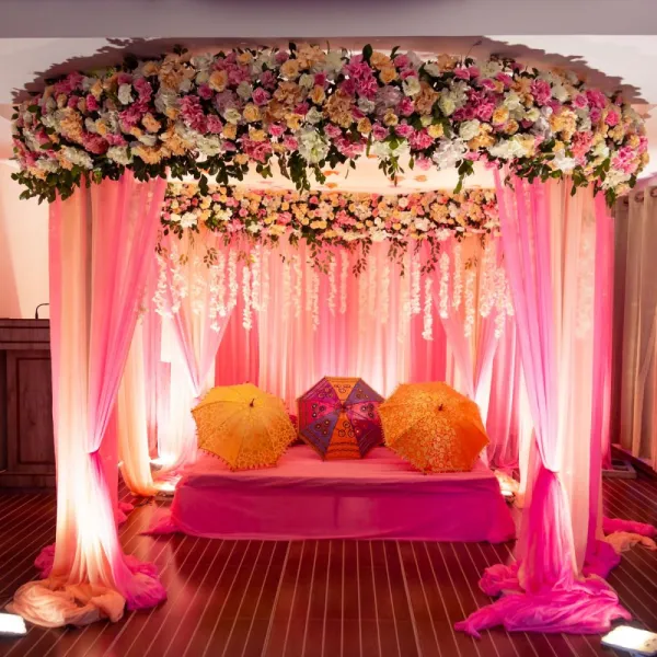 Pelaminan pink