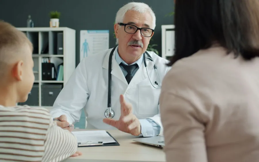 Satu dokter yang mengenal keluarga Anda