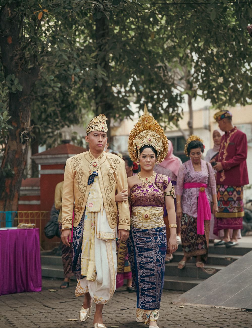 Kirab pengantin adat