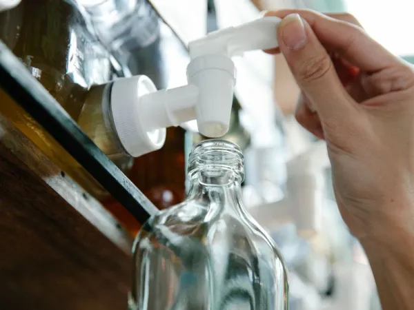 Air Minum Botol Isi Ulang