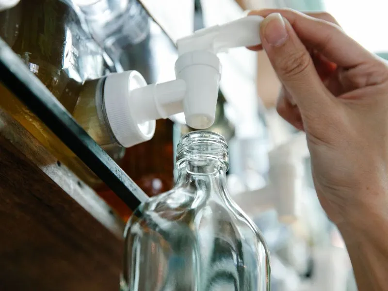 Air Minum Botol Isi Ulang