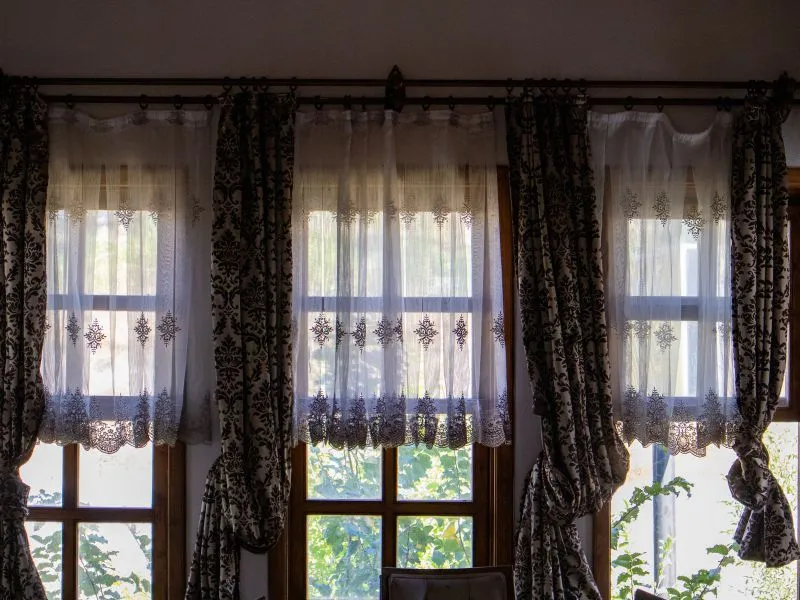 Motif Klasik Cokelat