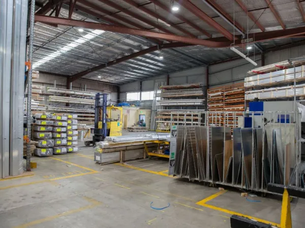 Gudang G-07 · 600 m²