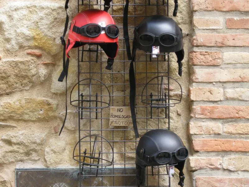Rak & Gantungan Helm