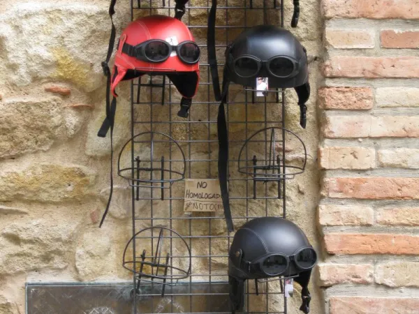 Rak & Gantungan Helm