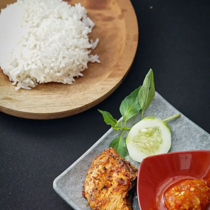 Ikan bakar & lalapan