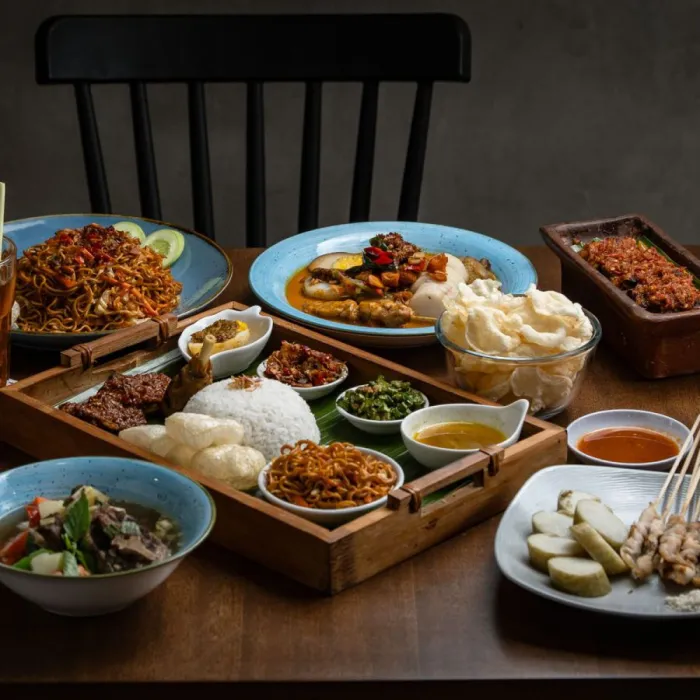 Sate, mie & lauk rumahan