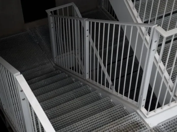 Tangga Besi & Mezzanine