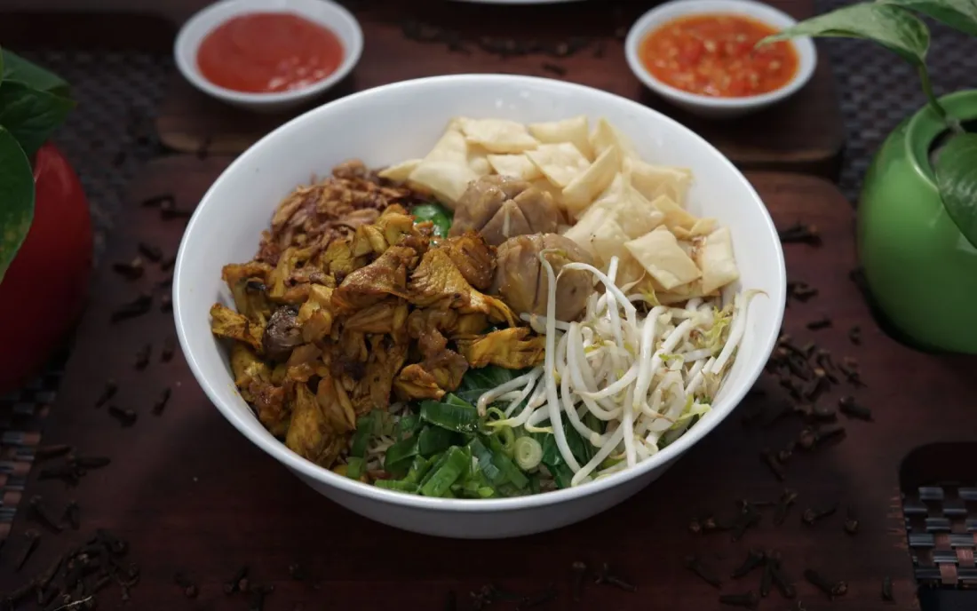 Mie kenyal, ayam manis gurih