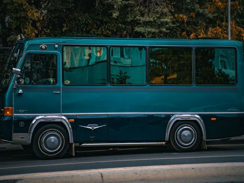 Minibus 12 Kursi