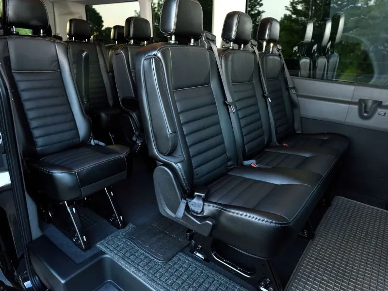 Minibus Premium Kulit