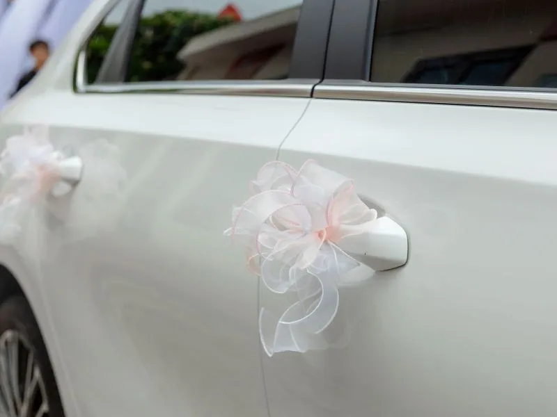 Sedan Putih Mutiara