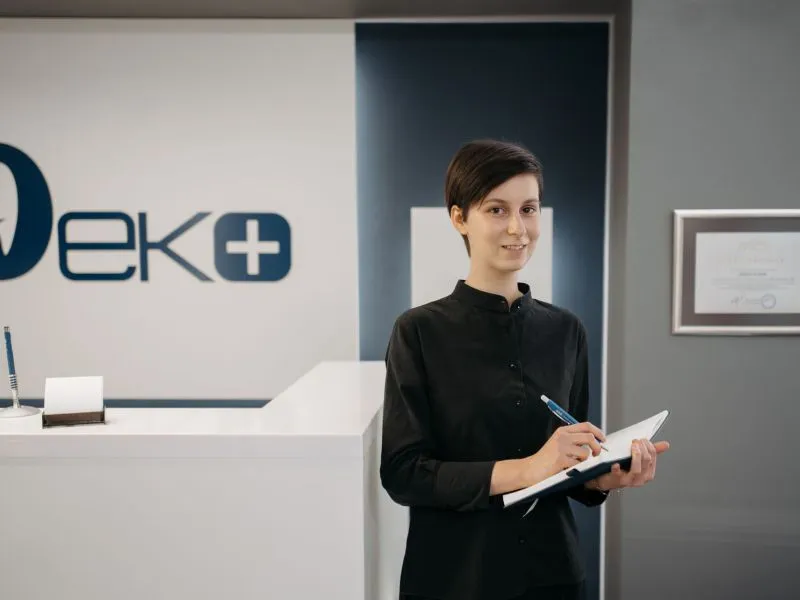 Resepsionis & Front Office