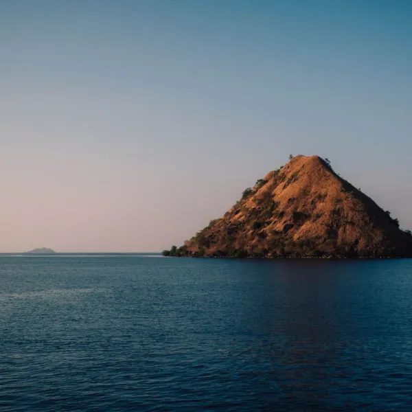 Senja di Pulau Kukusan