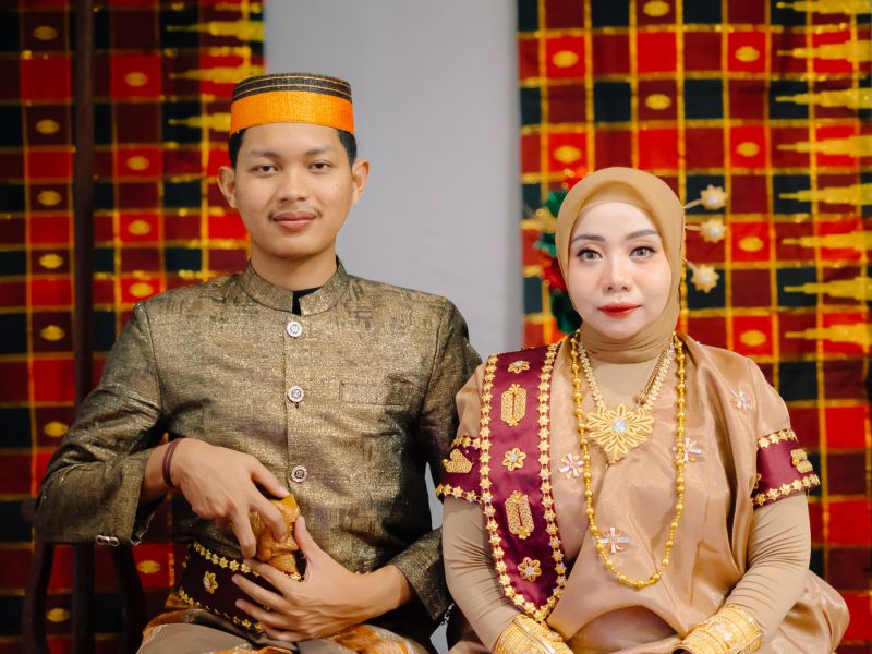 Set Baju Adat Pasangan