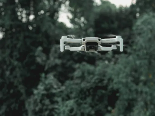 Drone 4K Lipat
