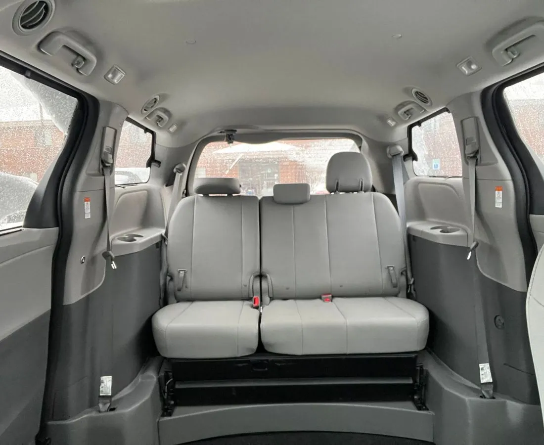 Minibus terawat, sopir yang hafal jalan