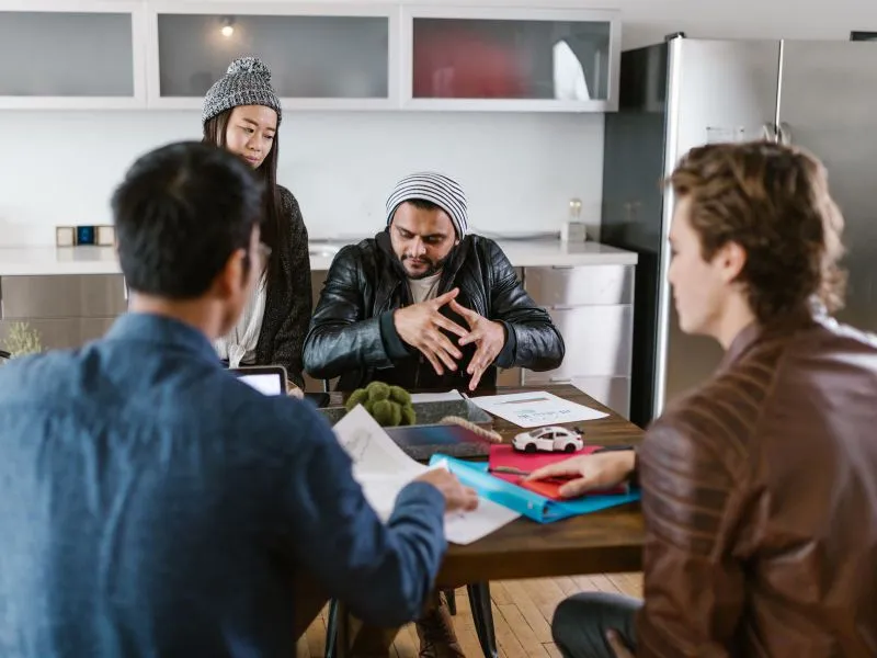 Panduan memilih layanan legal untuk startup: 6 pilihan dan bedanya