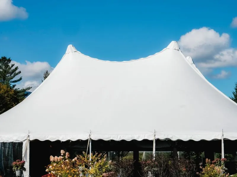 Tenda Kerucut Putih