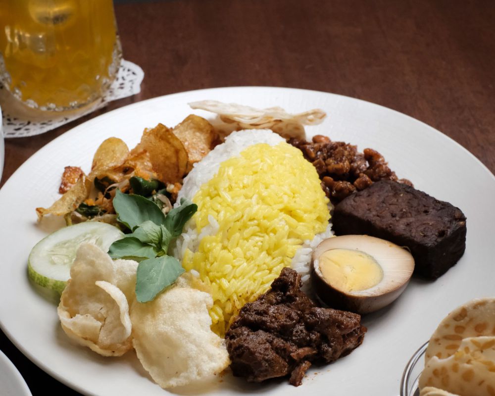 Nasi kuning dari kunyit asli