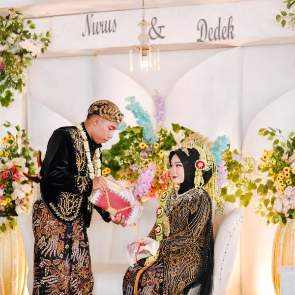 Pelaminan adat